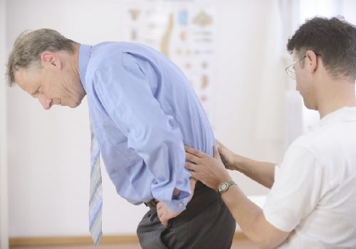Khi nào cần đi khám đau lưng